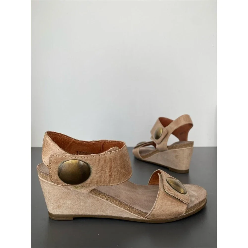 Taos Footwear Taupe Suede Wedge Sandals Hook & Loop 39 /US 8.5 Boho Chic Coastal